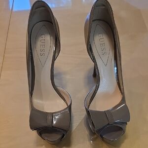 GUESS Bow Peep Toe Heels - Taupe. Size 7.5